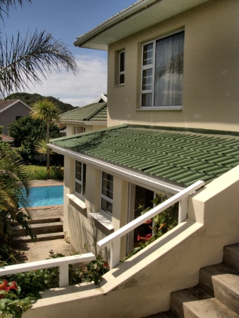 side view of 25 Sandpiper B&B